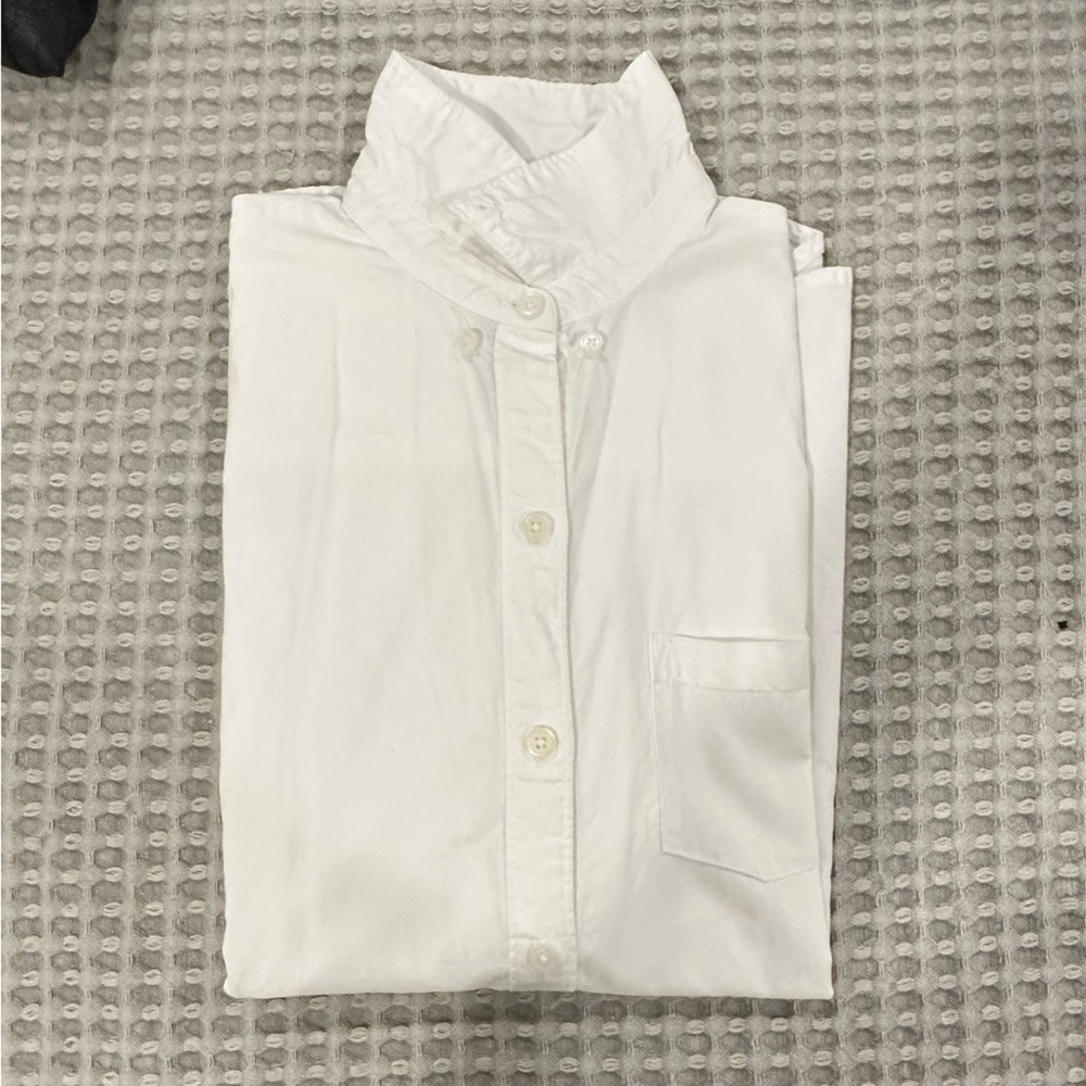 Women’s white button up shirt XS Universal Thread 100% cotton